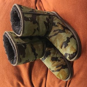 Camo hair on hide uggs